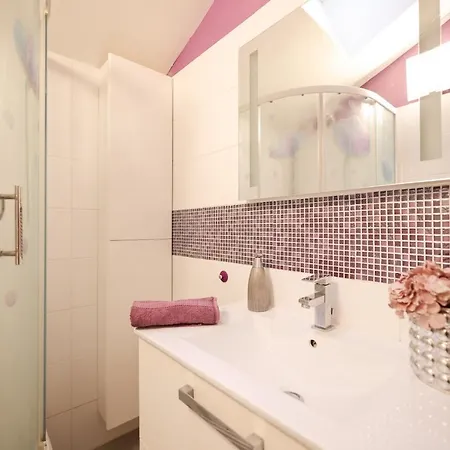 Apartman Andy דירה זאדאר